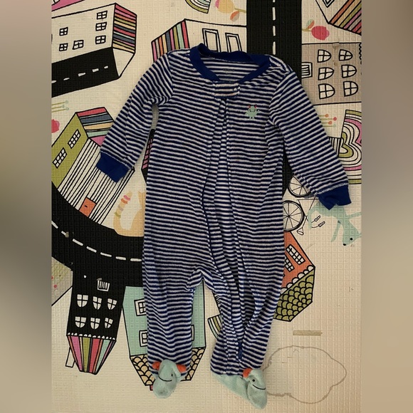 2 (plus 1 free) sleeper/onesies size 9 months - Picture 3 of 7